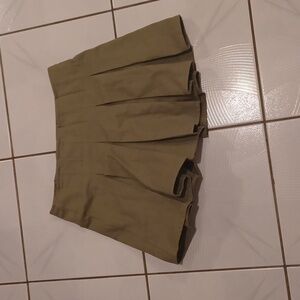 4/$80 Khaki Pleated Skort - Size US6